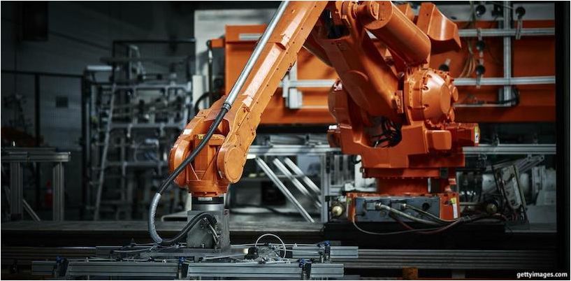 robot i en metallfabrik