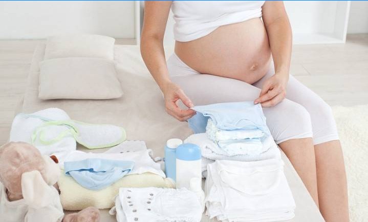 Gravid förbereda sig för förlossning
