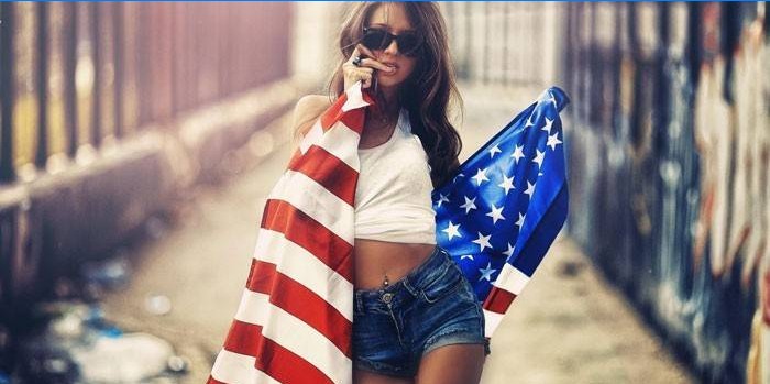 Flicka med amerikanska flaggan
