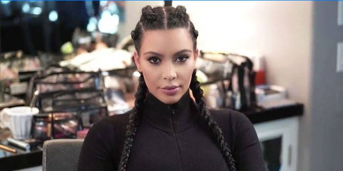 Kim Kardashian i en skönhetssalong