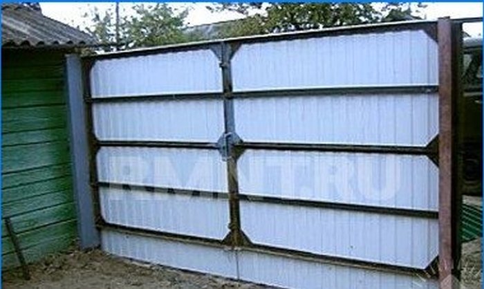 Hur man gör ett staket från wellpapp