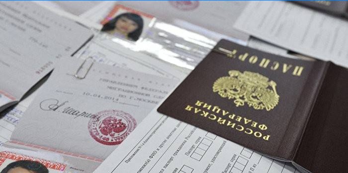 Pass från en medborgare i Ryssland och certifikat