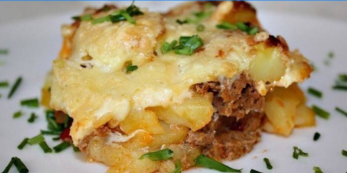 Potatisgryta med köttfärs och ost