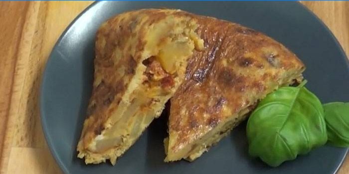 Omelett med potatis och korv