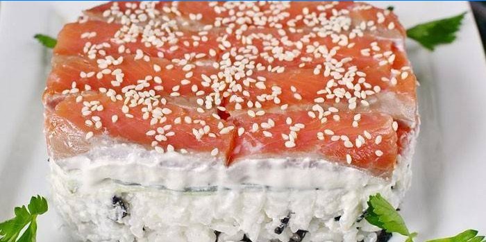 Puffsallad Sushi med röd fisk