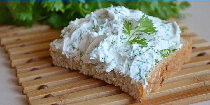 Smörgås med yoghurt och greener