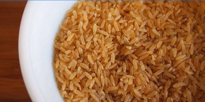 Tallrik med brun ris