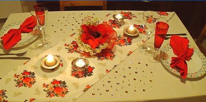 Bordsuppsättning för en romantisk middag