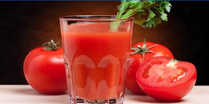Tomatsaft i ett glas