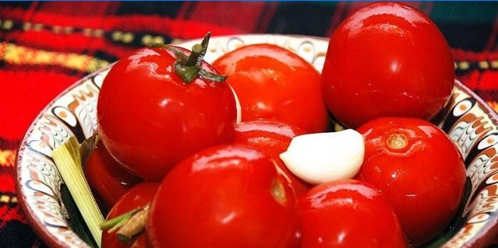 Inlagda tomater med vitlök