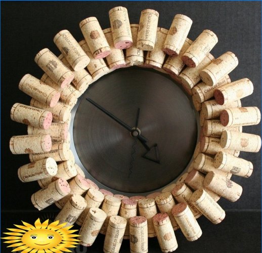 Rund klocka gjord av vinkorkar