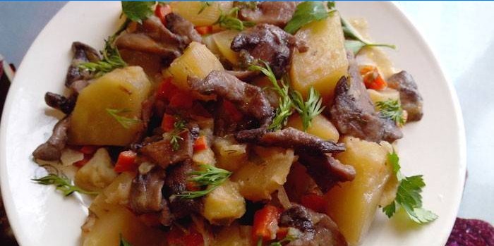 Stek med grönsaker, svamp och potatis