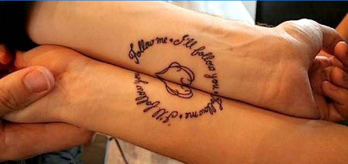 Älskar tatuering inskrift