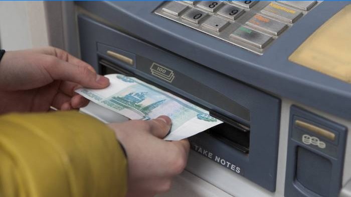 Ladda kort från en ATM