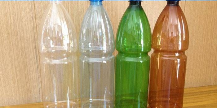 Flerfärgade plastflaskor