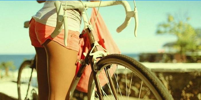 Flicka och cykel