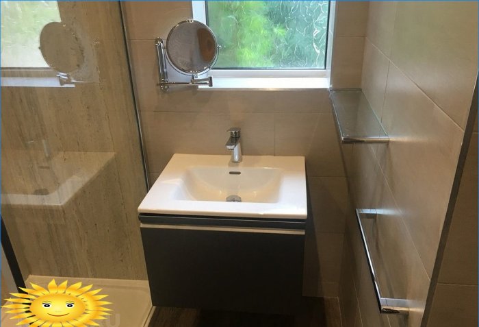 Spegel över handfat i badrummet: fördelar och nackdelar