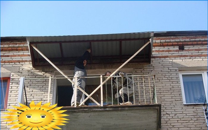 Hur man gör ett tak på en balkong på översta våningen