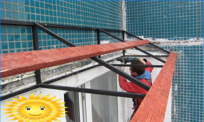 Hur man gör ett tak på en balkong på översta våningen