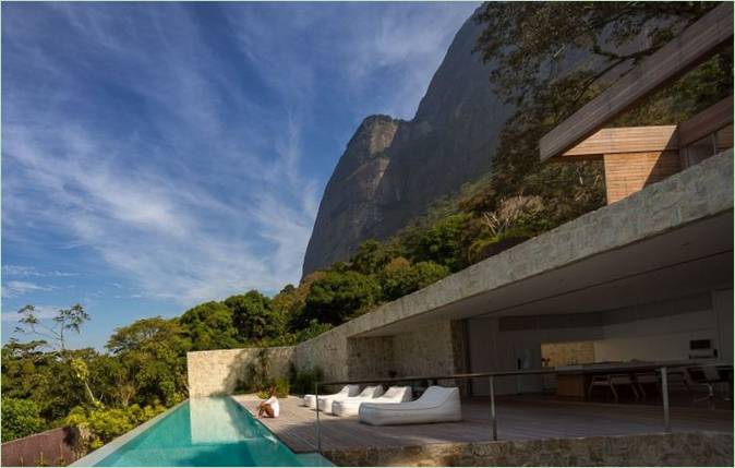 En vacker öppen terrass i Al House i Rio de Janeiro